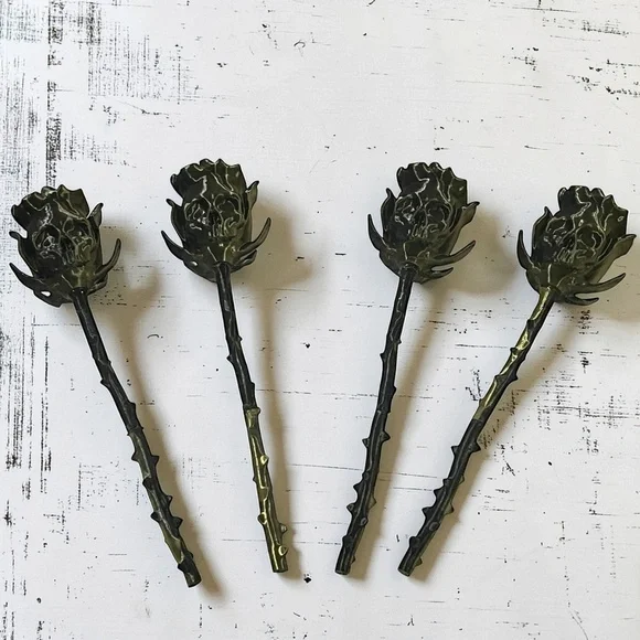 Handcrafted Multicolor Gold-Black Skull Rose (Price for 1) - Picture 4 of 16